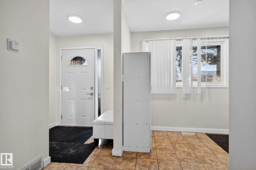 1724 37 Street, Edmonton, AB - Indoor Photo Showing Other Room