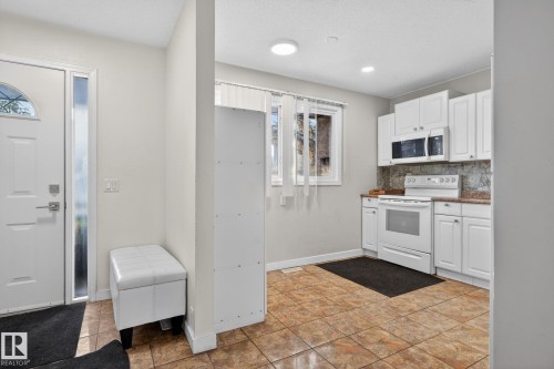 1724 37 Street, Edmonton, AB - Indoor Photo Showing Kitchen