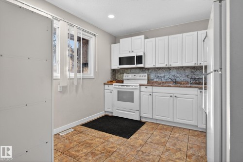 1724 37 Street, Edmonton, AB - Indoor Photo Showing Kitchen