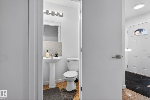 1724 37 Street, Edmonton, AB - Indoor Photo Showing Bathroom