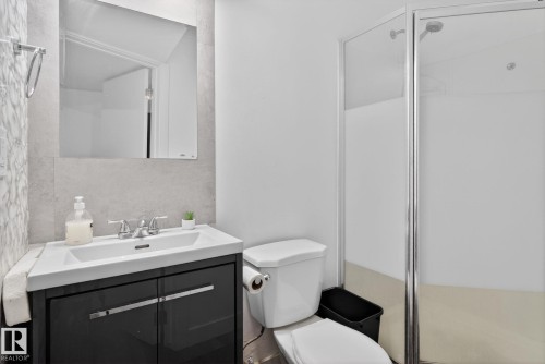 1724 37 Street, Edmonton, AB - Indoor Photo Showing Bathroom