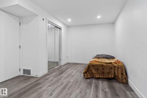 1724 37 Street, Edmonton, AB - Indoor