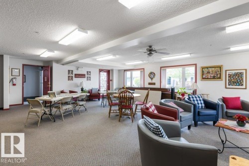 St. Albert, AB - Indoor Photo Showing Living Room