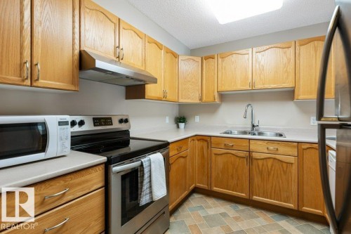 St. Albert, AB - Indoor Photo Showing Kitchen With Double Sink