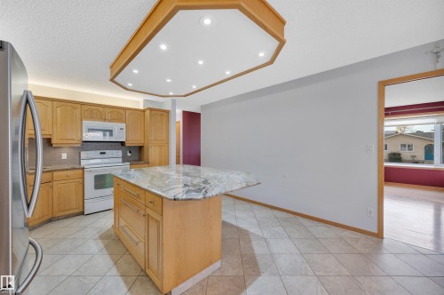 3410 135A Avenue, Edmonton, AB - Indoor Photo Showing Kitchen