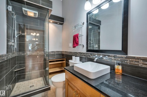 3410 135A Avenue, Edmonton, AB - Indoor Photo Showing Bathroom