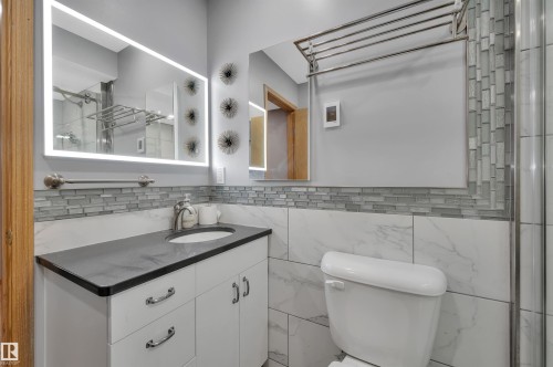 3410 135A Avenue, Edmonton, AB - Indoor Photo Showing Bathroom