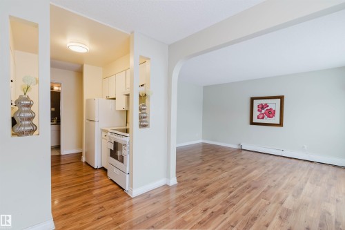 201 11450 40 Avenue, Edmonton, AB - Indoor Photo Showing Kitchen