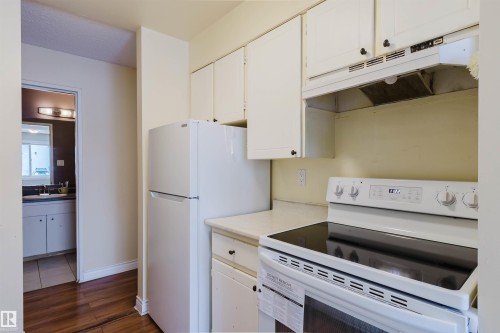 201 11450 40 Avenue, Edmonton, AB - Indoor Photo Showing Kitchen