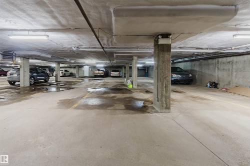 201 11450 40 Avenue, Edmonton, AB - Indoor Photo Showing Garage