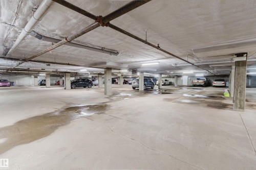 201 11450 40 Avenue, Edmonton, AB - Indoor Photo Showing Garage