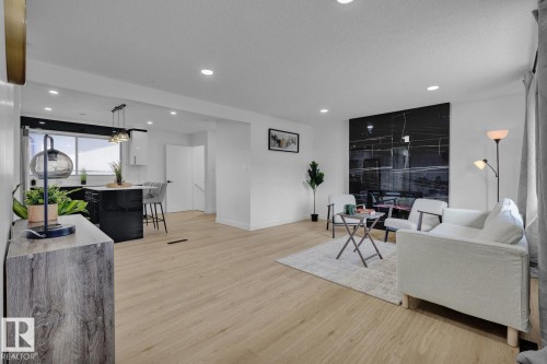 5803 136 Avenue, Edmonton, AB - Indoor Photo Showing Other Room