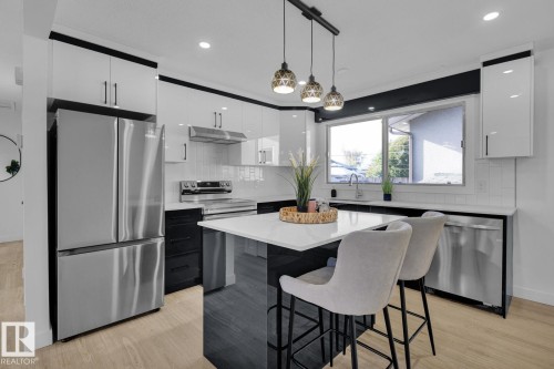 5803 136 Avenue, Edmonton, AB - Indoor Photo Showing Kitchen With Stainless Steel Kitchen With Upgraded Kitchen