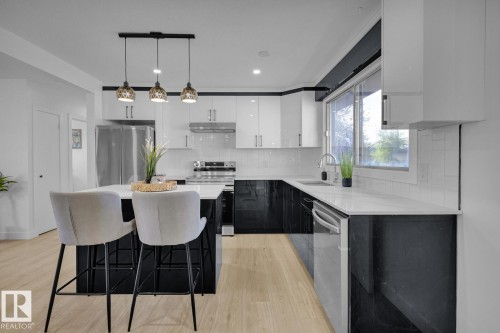 5803 136 Avenue, Edmonton, AB - Indoor Photo Showing Kitchen With Stainless Steel Kitchen With Upgraded Kitchen