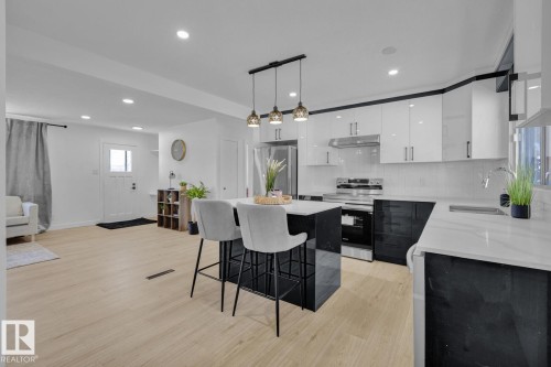 5803 136 Avenue, Edmonton, AB - Indoor Photo Showing Kitchen With Stainless Steel Kitchen With Upgraded Kitchen