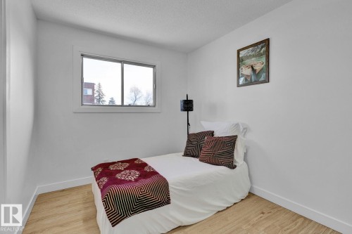 5803 136 Avenue, Edmonton, AB - Indoor Photo Showing Bedroom