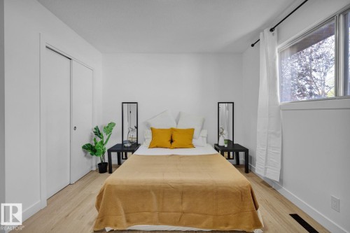 5803 136 Avenue, Edmonton, AB - Indoor Photo Showing Bedroom