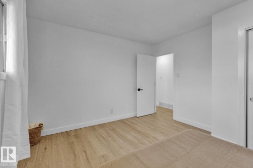 5803 136 Avenue, Edmonton, AB - Indoor Photo Showing Other Room