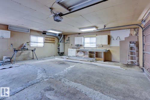 5803 136 Avenue, Edmonton, AB - Indoor Photo Showing Garage