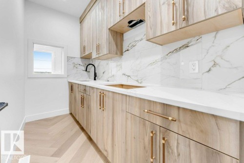 16724 34 Avenue, Edmonton, AB - Indoor Photo Showing Kitchen