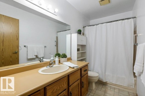 Edmonton, AB - Indoor Photo Showing Bathroom
