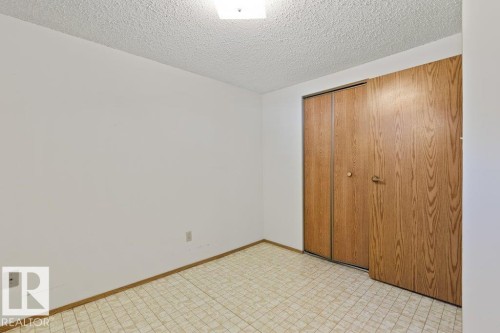 Edmonton, AB - Indoor Photo Showing Other Room