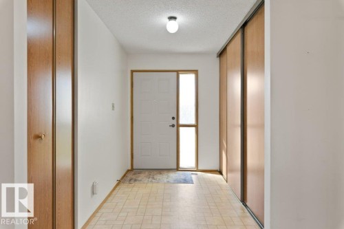 Edmonton, AB - Indoor Photo Showing Other Room