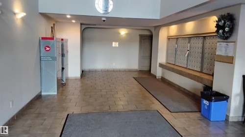 7511 171 Street, Edmonton, AB - Indoor Photo Showing Other Room