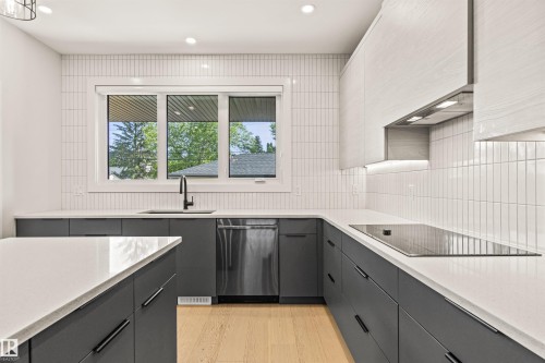 2-8343 Saskatchewan Drive, Edmonton, AB - Indoor Photo Showing Kitchen