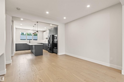 2-8343 Saskatchewan Drive, Edmonton, AB - Indoor Photo Showing Kitchen With Upgraded Kitchen