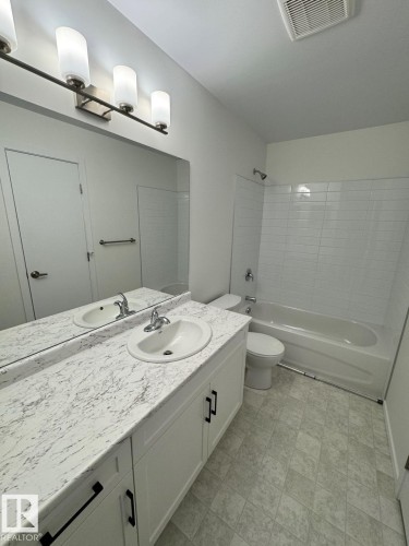 23 3111 142 Avenue, Edmonton, AB - Indoor Photo Showing Bathroom