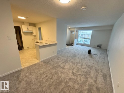 23 3111 142 Avenue, Edmonton, AB - Indoor Photo Showing Other Room