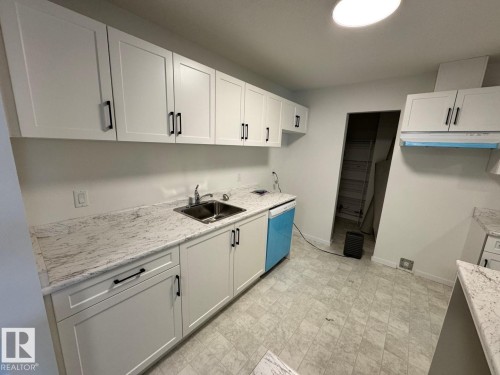 23 3111 142 Avenue, Edmonton, AB - Indoor Photo Showing Kitchen