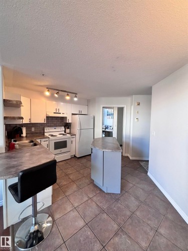 506 10046 110 Street, Edmonton, AB - Indoor Photo Showing Kitchen