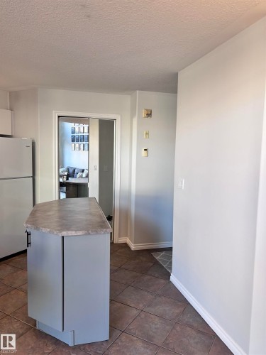 506 10046 110 Street, Edmonton, AB - Indoor Photo Showing Kitchen