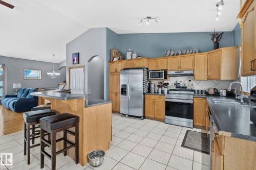 16 53122 Range Road 14, Rural Parkland County, AB - Indoor Photo Showing Kitchen
