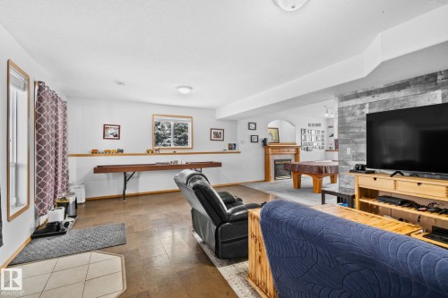 16 53122 Range Road 14, Rural Parkland County, AB - Indoor Photo Showing Living Room