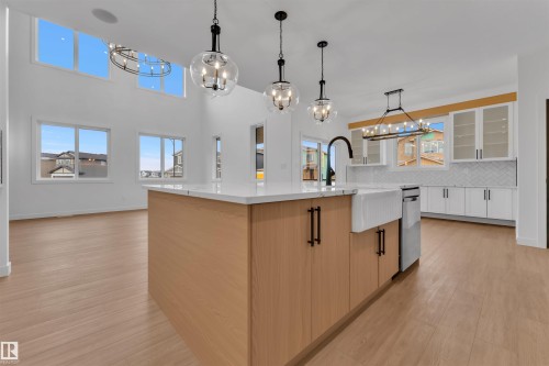 27 Eldridge Point(E), St. Albert, AB - Indoor Photo Showing Kitchen With Upgraded Kitchen