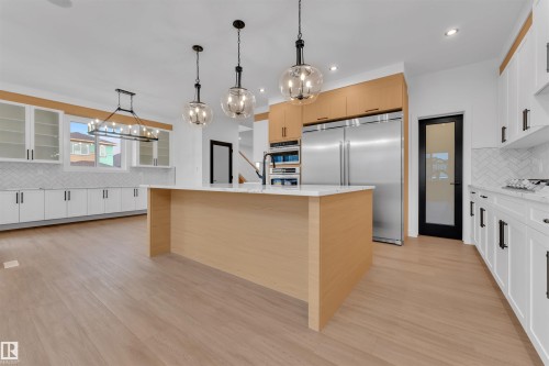 27 Eldridge Point(E), St. Albert, AB - Indoor Photo Showing Kitchen With Upgraded Kitchen