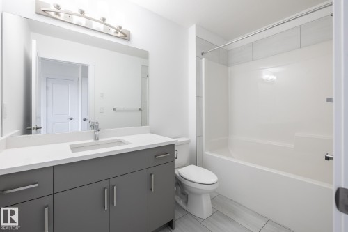 14 7110 Keswick Common, Edmonton, AB - Indoor Photo Showing Bathroom