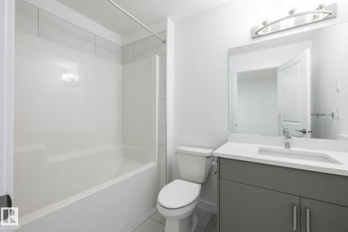14 7110 Keswick Common, Edmonton, AB - Indoor Photo Showing Bathroom