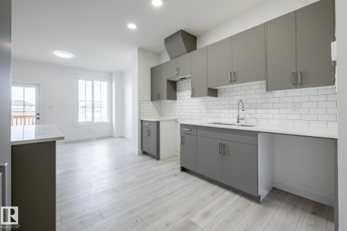 14 7110 Keswick Common, Edmonton, AB - Indoor Photo Showing Kitchen