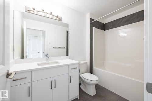 25 7110 Keswick Common, Edmonton, AB - Indoor Photo Showing Bathroom