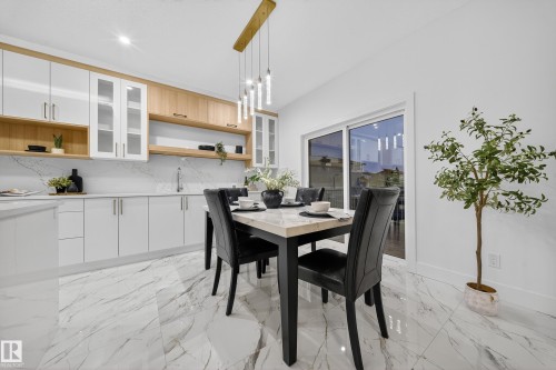 715 166 Avenue, Edmonton, AB - Indoor Photo Showing Dining Room