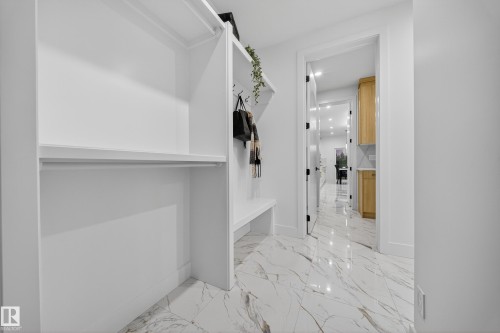 715 166 Avenue, Edmonton, AB - Indoor