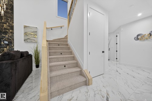 715 166 Avenue, Edmonton, AB - Indoor Photo Showing Other Room