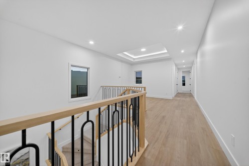 715 166 Avenue, Edmonton, AB - Indoor Photo Showing Other Room