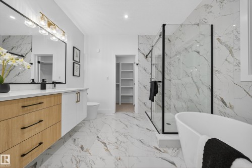 715 166 Avenue, Edmonton, AB - Indoor Photo Showing Bathroom