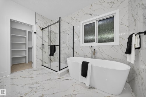 715 166 Avenue, Edmonton, AB - Indoor Photo Showing Bathroom