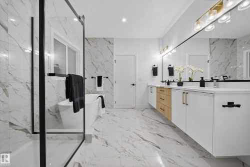 715 166 Avenue, Edmonton, AB - Indoor